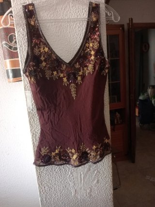 Se vende top sin manga con pedreria