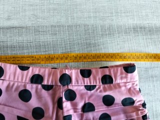 Falda Stradivarius rosa lunares XS