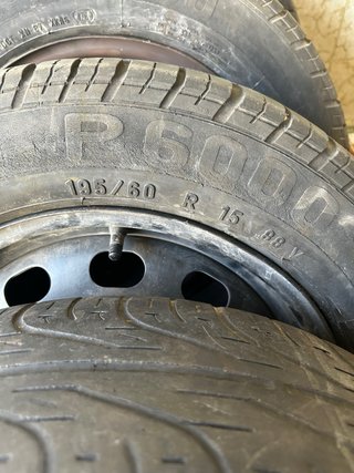 Llantas de chapa con neumáticos