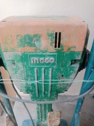 Martillo percutor eléctrico con cinceles  Ineco