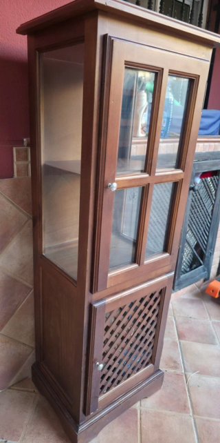 Vetrina in legno massello e vetro