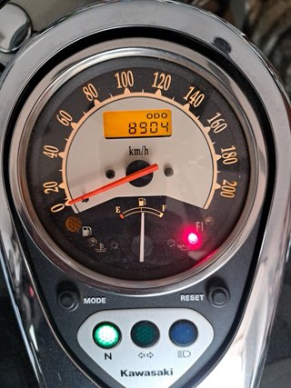Kawasaki VN900 Classic Negra