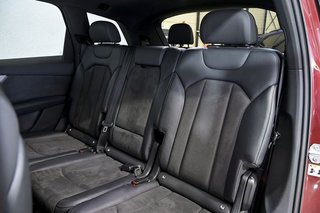 Audi Q7   Black line plus 50 TDI 210kWq. tip.