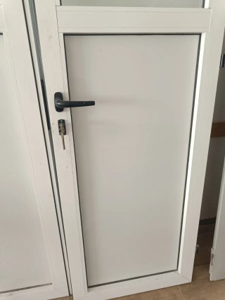 Puertas abatibles de aluminio