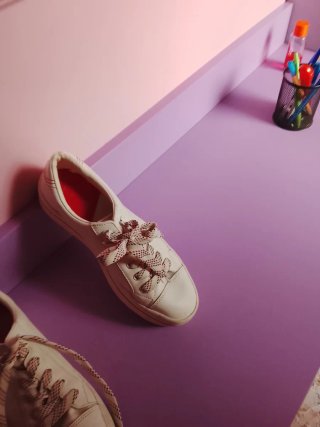 Zapatillas Blancas con suela alta con Cordones
