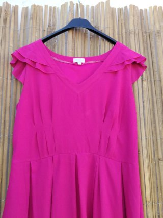 Vestido largo fucsia con volantes