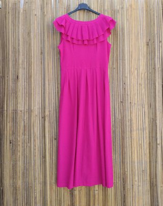 Vestido largo fucsia con volantes