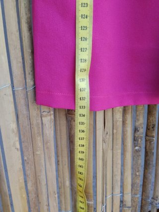 Vestido largo fucsia con volantes