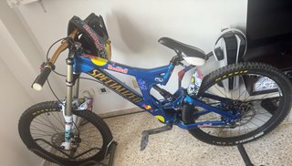 Bicicleta Descenso Specialized Roja y Azul