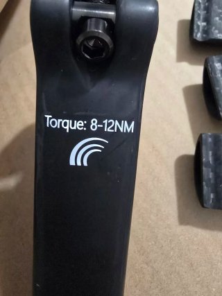Tija Carbono ELITE ONE MASTER para bicicleta.