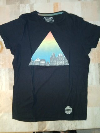 Camiseta Pull&Bear Negra Triángulo Multicolor Tall