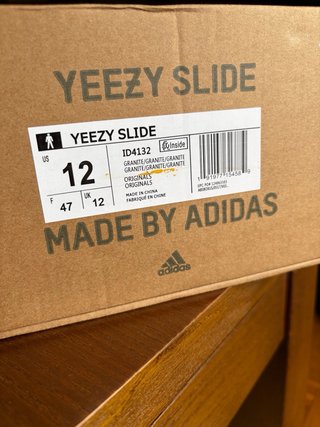 Chanclas Adidas Yeezy grises