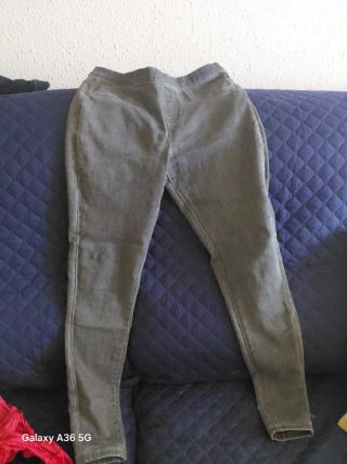 Pantalones vaqueros desgastados