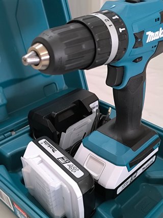 Taladro Makita HP488D + 2 Baterías + Maletín