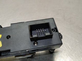 MANDO ELEVALUNAS DELANTERO IZQUIERDO VOLKSWAGEN P