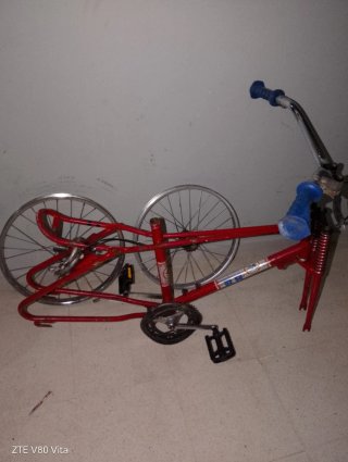 Bicicleta BH Roja para restaurar