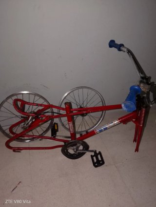 Bicicleta BH Roja para restaurar