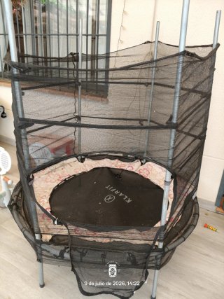 Cama elástica con red de seguridad