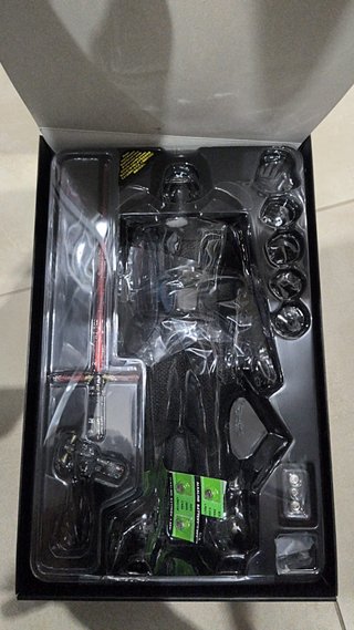 Hot Toys MMS320 Star Wars Kylo Ren