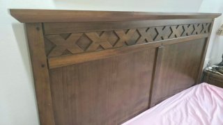 Cabecero de madera maciza para cama de 150 cm.