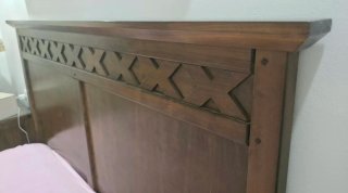 Cabecero de madera maciza para cama de 150 cm.