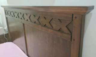 Cabecero de madera maciza para cama de 150 cm.
