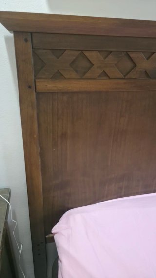 Cabecero de madera maciza para cama de 150 cm.