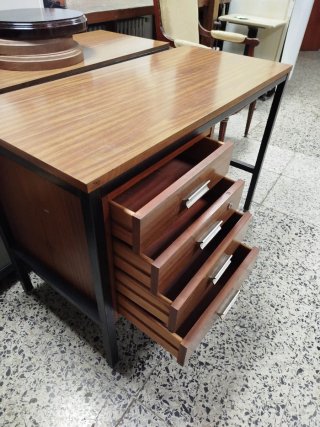 Escritorio madera y metal