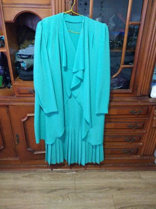 Vestido verde azulado con vuelo