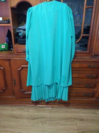 Vestido verde azulado con vuelo