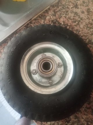 Rueda con llanta para carretilla