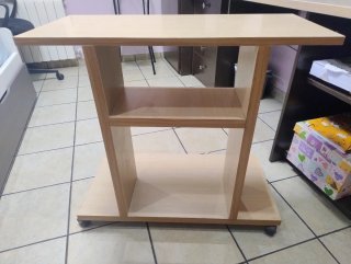 Mesa de TV con ruedas