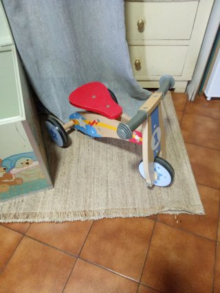 Cofre infantil de madera con ositos y triciclo