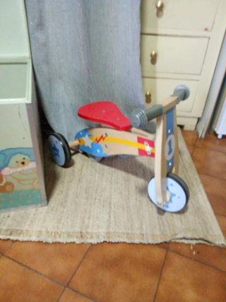 Cofre infantil de madera con ositos y triciclo