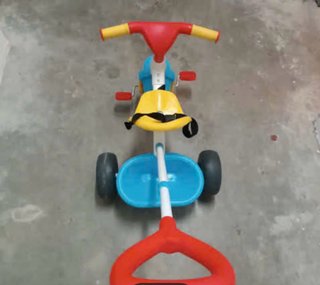 Triciclo Feber Infantil con Empujador