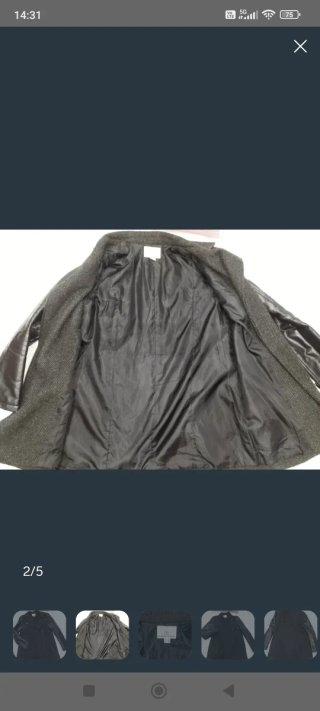 Falda y abrigo negro con mangas de cuero