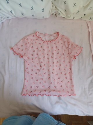 Top Bershka cerezas rosa y rojo