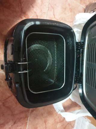 Freidora eléctrica negra