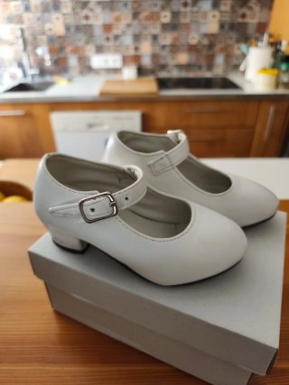 Zapatos blancos flamenca Talla 24