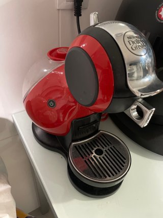 Cafetera Dolce Gusto Roja