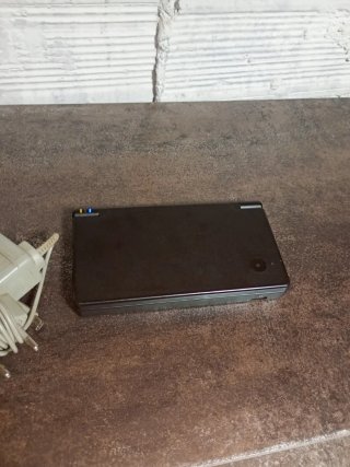 Nintendo DSi Negra + Cargador