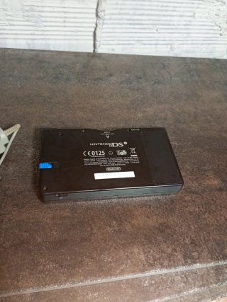 Nintendo DSi Negra + Cargador