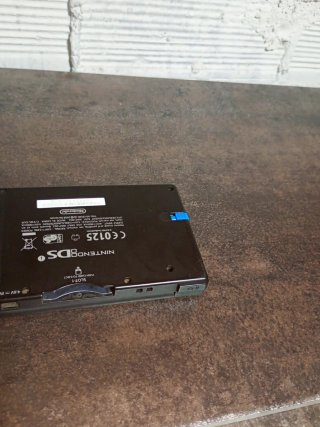 Nintendo DSi Negra + Cargador