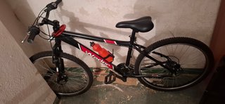 Bicicleta de montaña Wader negra y roja de 26 pulg