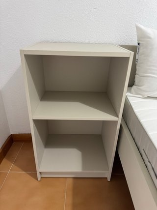Conjunto Cama, Cómoda y Mesita IKEA GURSKEN