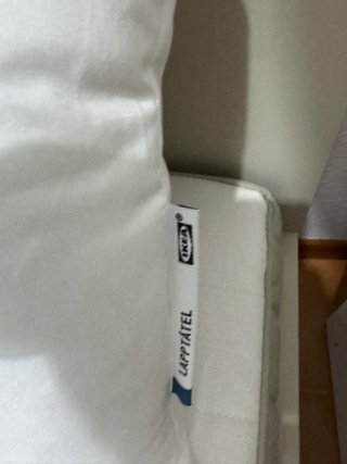 Conjunto Cama, Cómoda y Mesita IKEA GURSKEN
