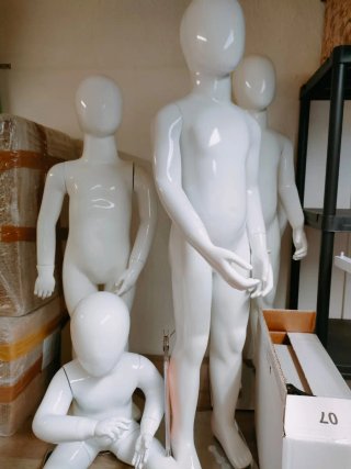 Arredo negozio abbigliamento legno e metallo