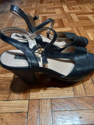 Zapatos de tacón negros talla 38