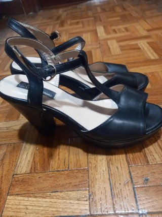 Zapatos de tacón negros talla 38