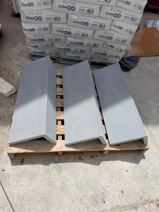 Perdano para escaleras gris
